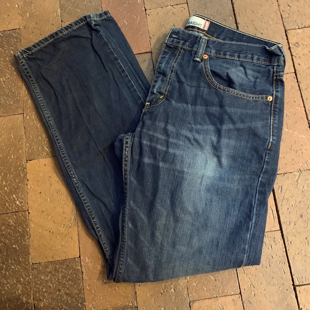 Levi Relaxed Straight leg jeans